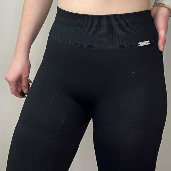 Bombshell Sportswear Ribbed Seamless Leggings Black Silver Logo Size XS NEW - Picture 12 of 15